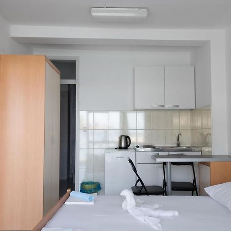 Apartments Ivica - Beachfront Дрвеник Экстерьер фото
