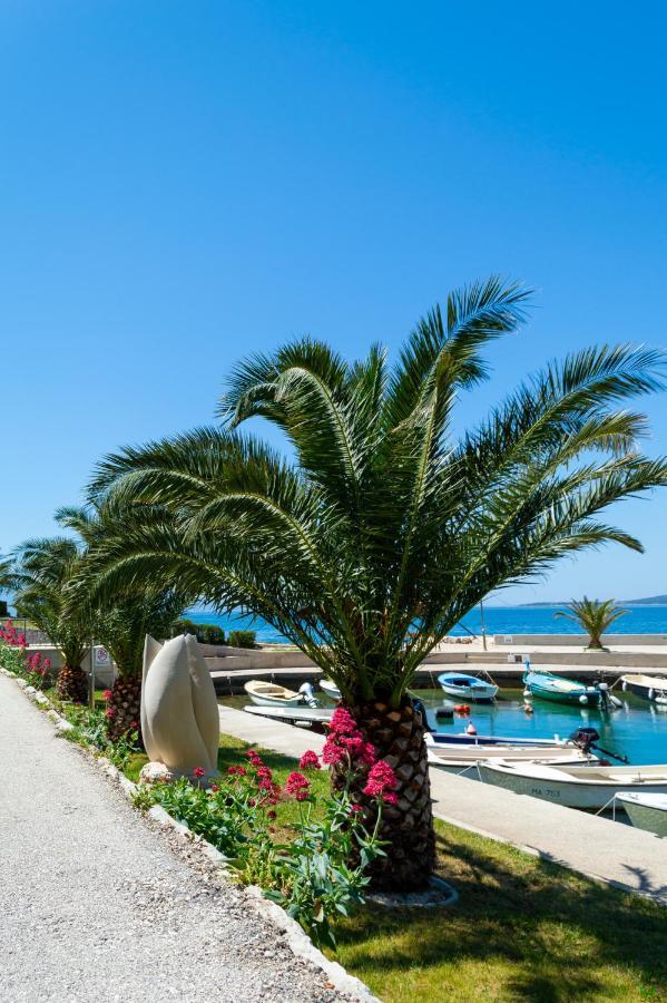 Apartments Ivica - Beachfront Дрвеник Экстерьер фото