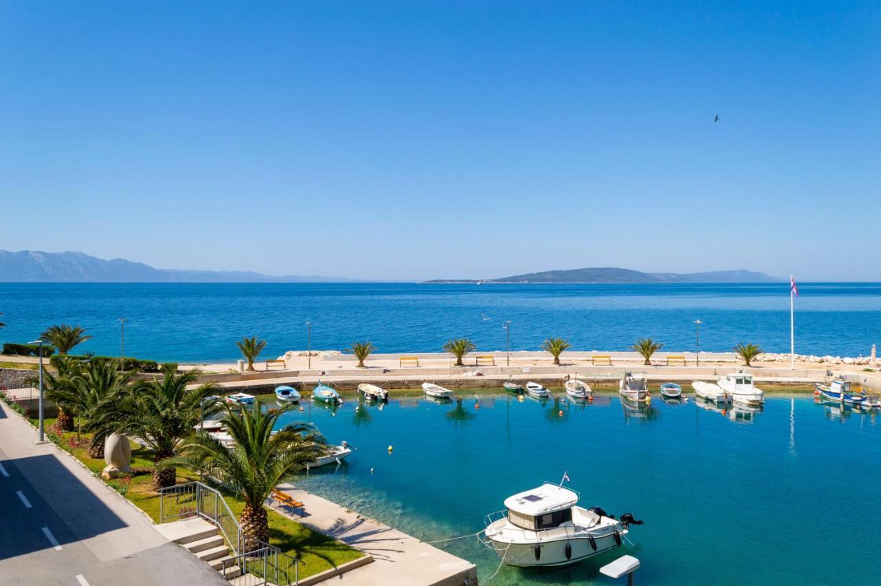 Apartments Ivica - Beachfront Дрвеник Экстерьер фото