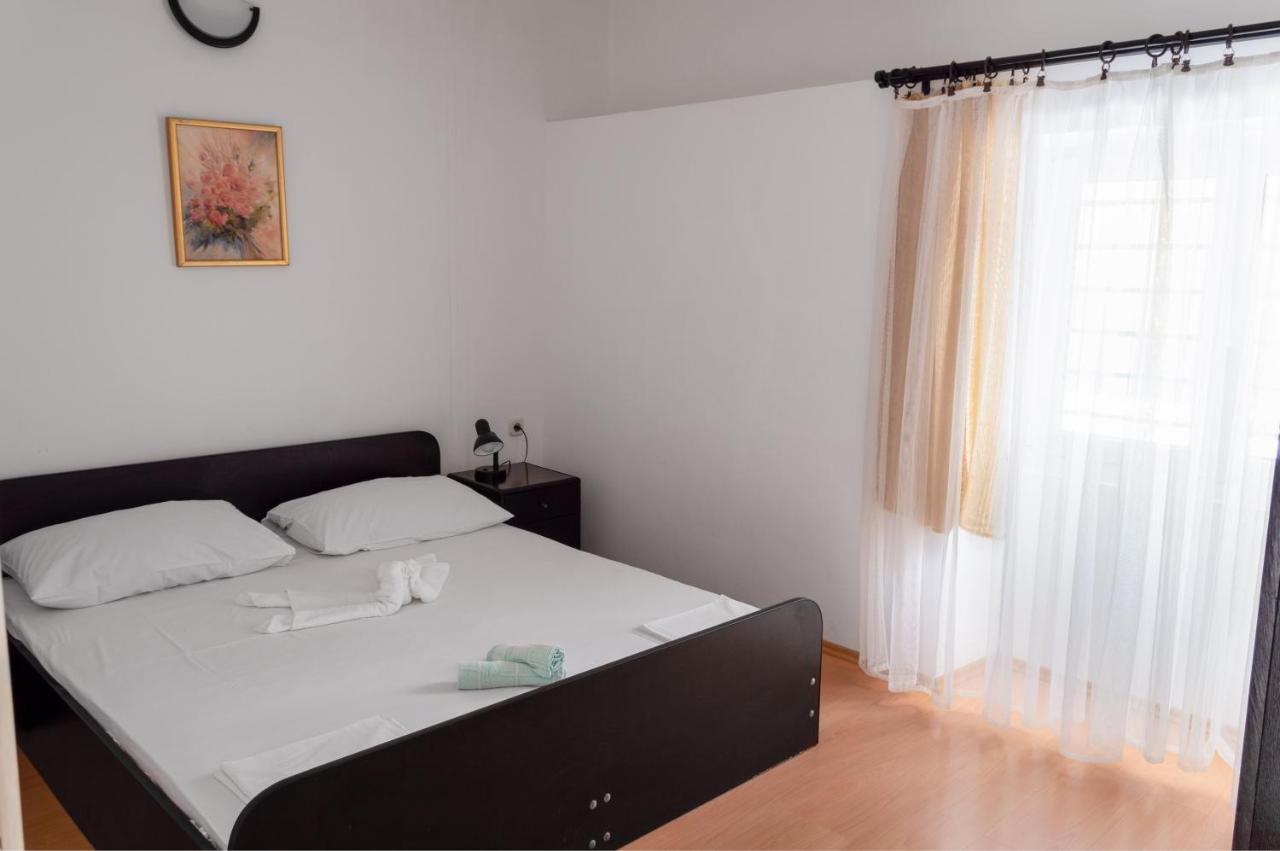 Apartments Ivica - Beachfront Дрвеник Экстерьер фото